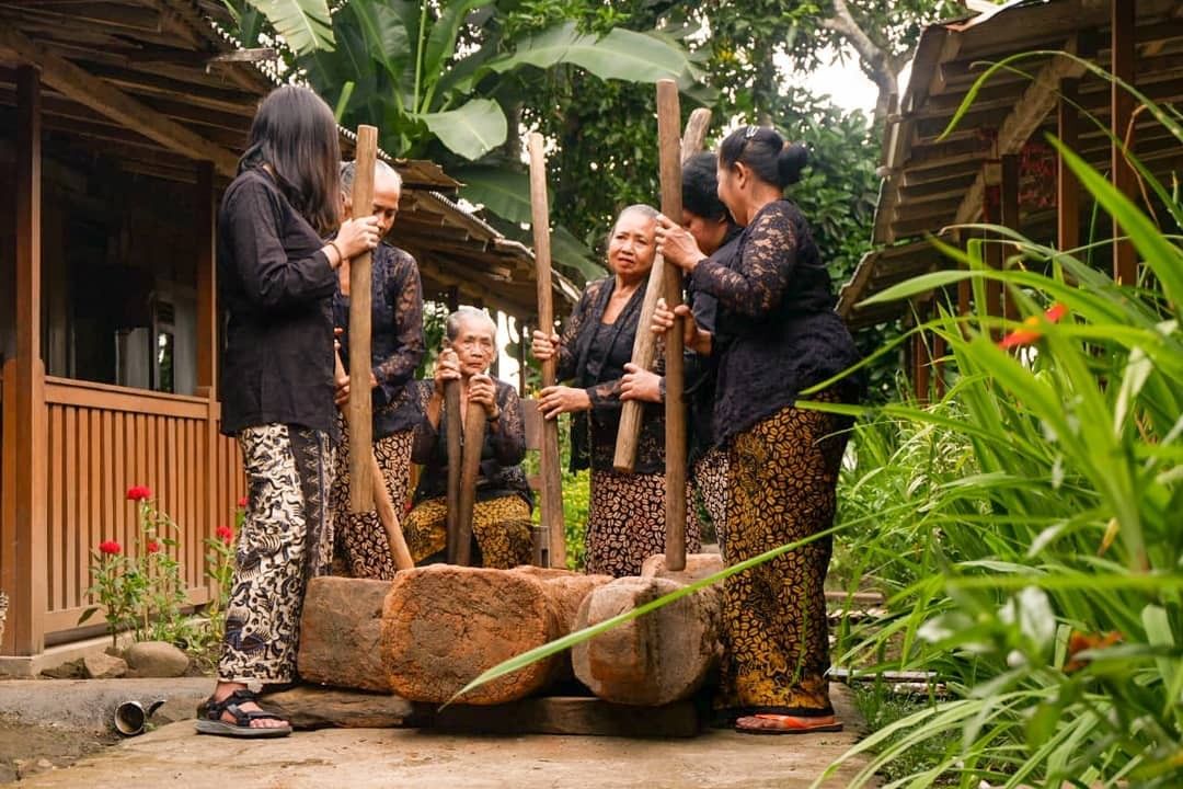 Rumah adat suku Osing di Desa Wisata Adat Kemiren Banyuwangi